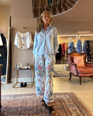 Pantaloni ricamati fiori • Orsina 