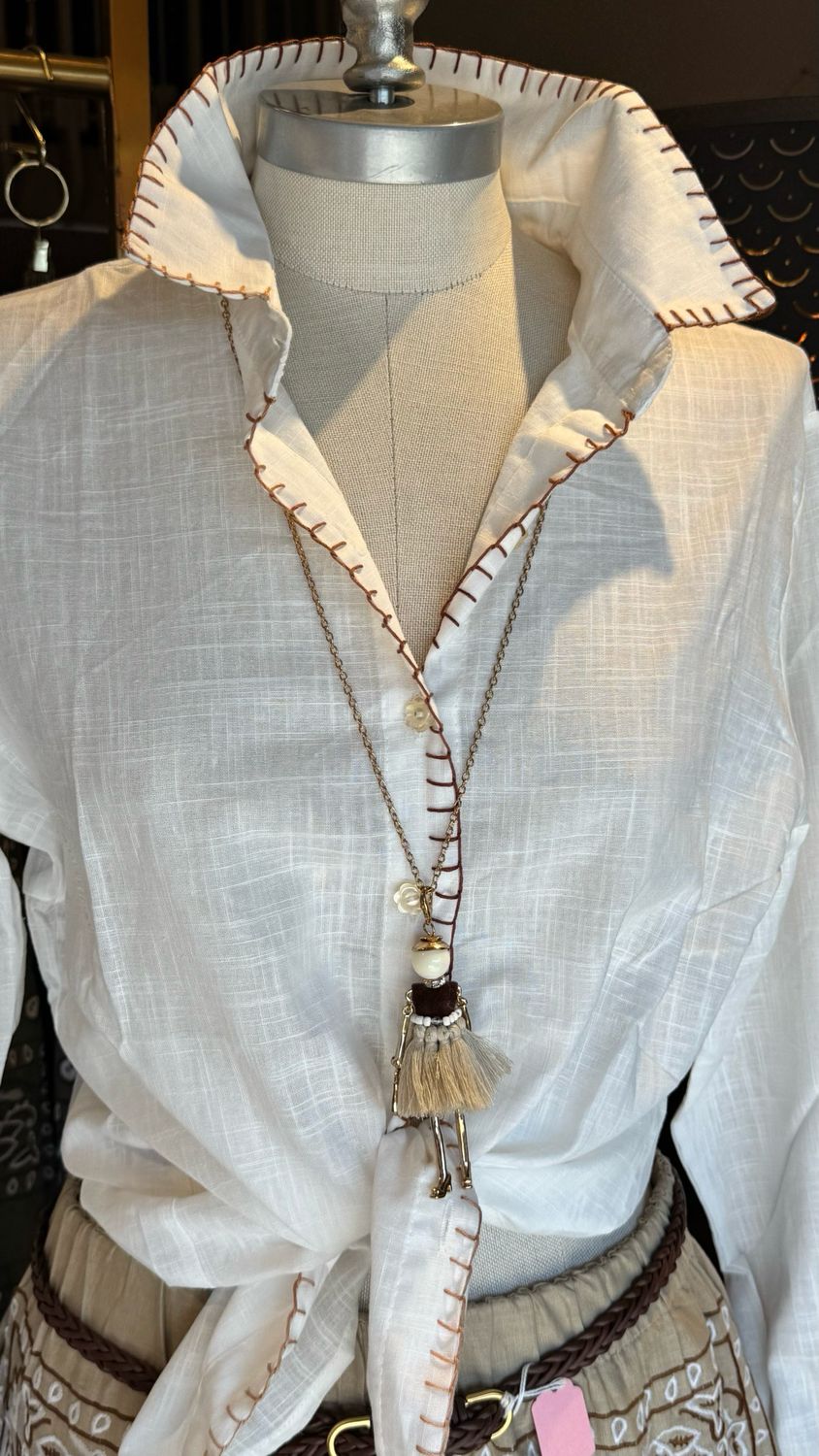 Camicia in lino e cotone ricamata a mano