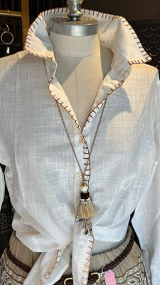 Camicia in lino e cotone ricamata a mano