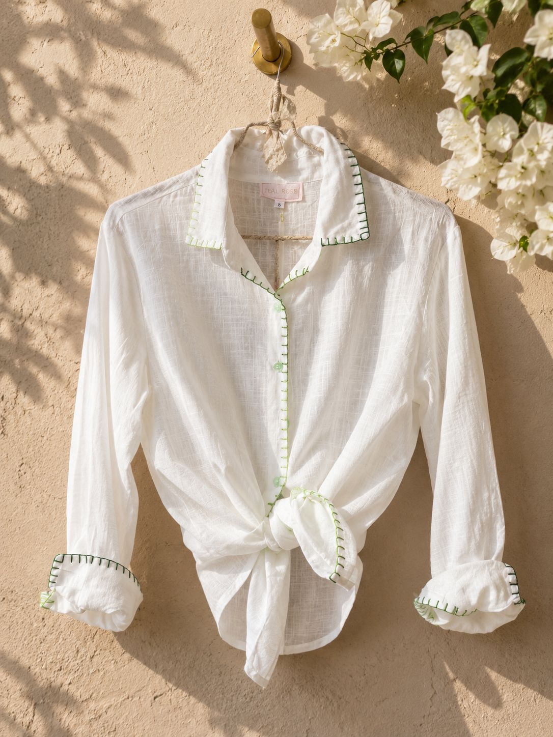Camicia in lino e cotone ricamata a mano