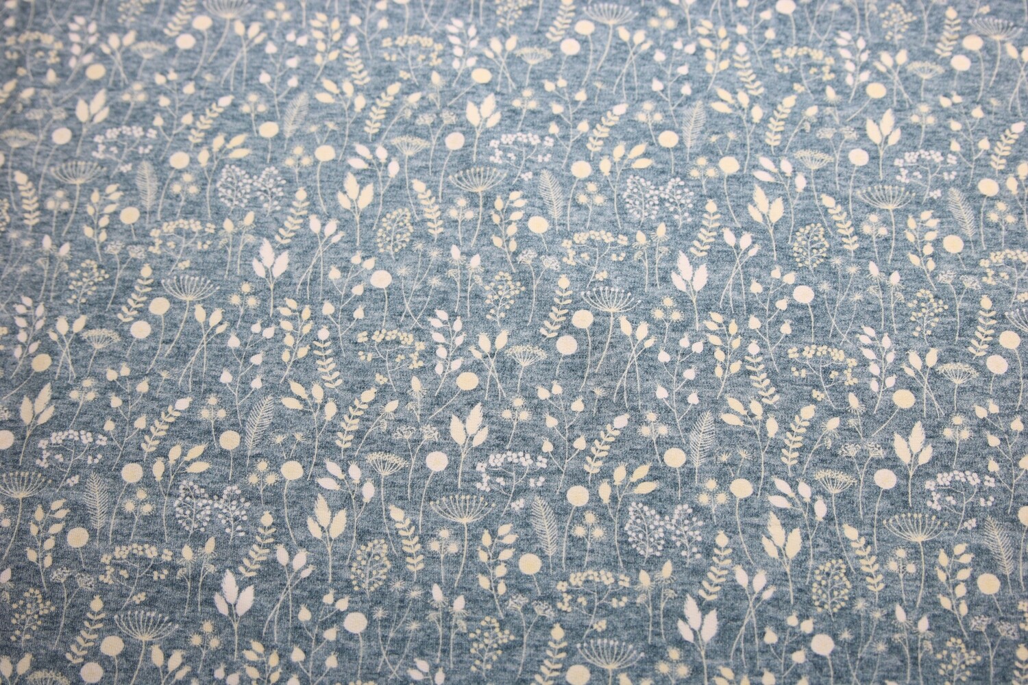 French Terry &quot;White Flowers&quot;, blau-meliert