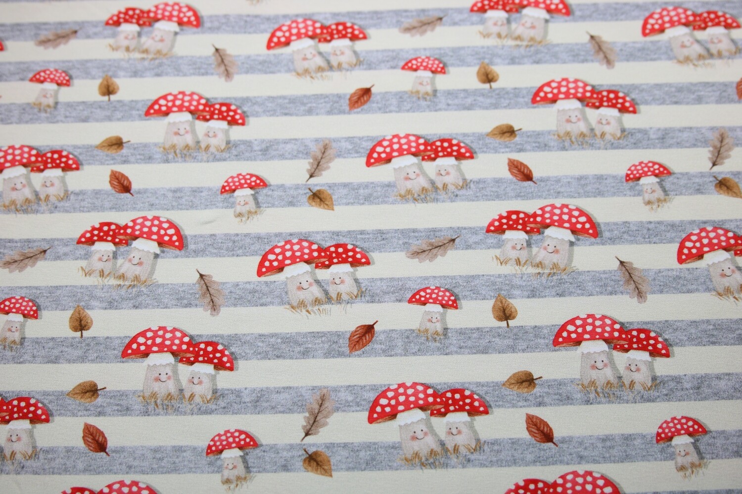 Baumwolljersey &quot;Funny Leafs&quot;, creme, grau-meliert, rot