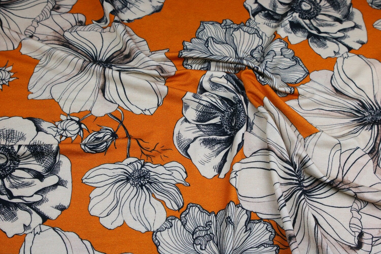 Viskosejersey &quot;Alani&quot;, große Blumen, Kurkuma, beige, schwarz