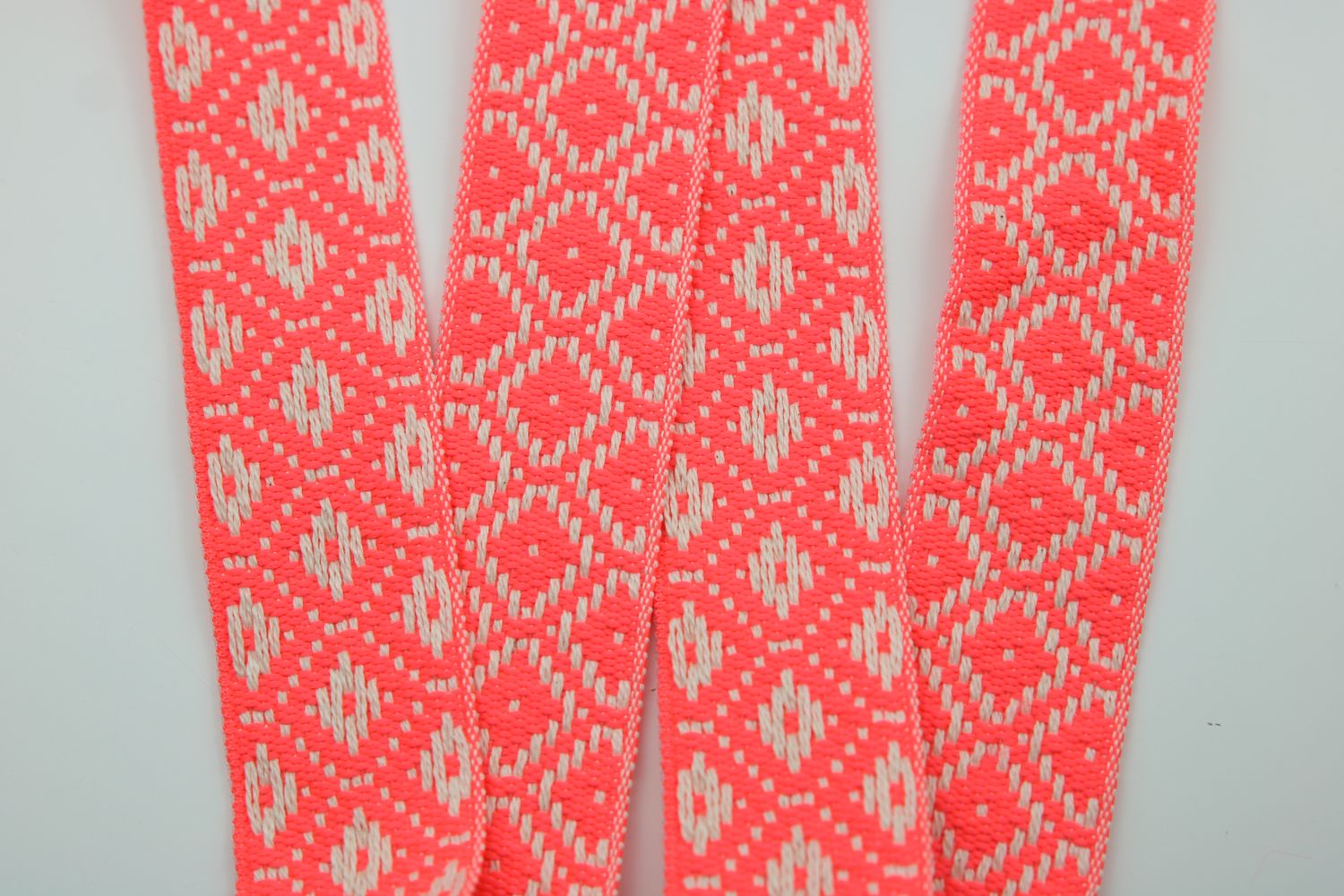Leichtes Gurtband &quot;Neon-Boho&quot;, 30mm, neon-orange, ecru