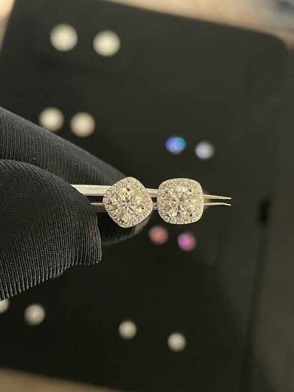 Square Shape 0.5ct 💎 Earrings.