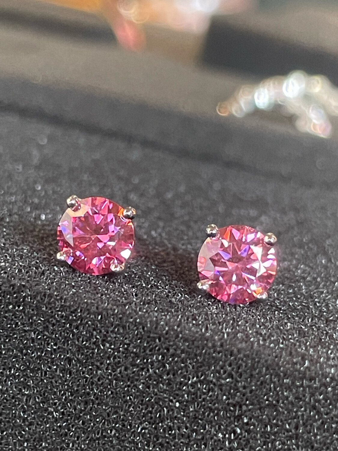 Purplish Blood Diamond Red Coloured 0.5ct💎 Moissanite Earrings