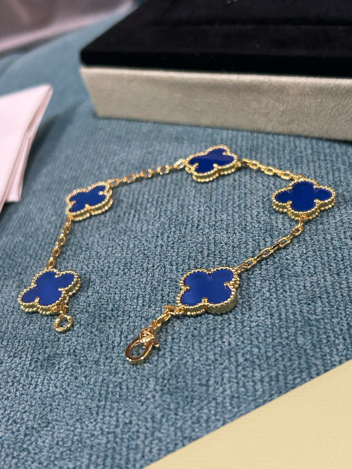 Van cleef &amp; Arpels (Blue/ Gold)