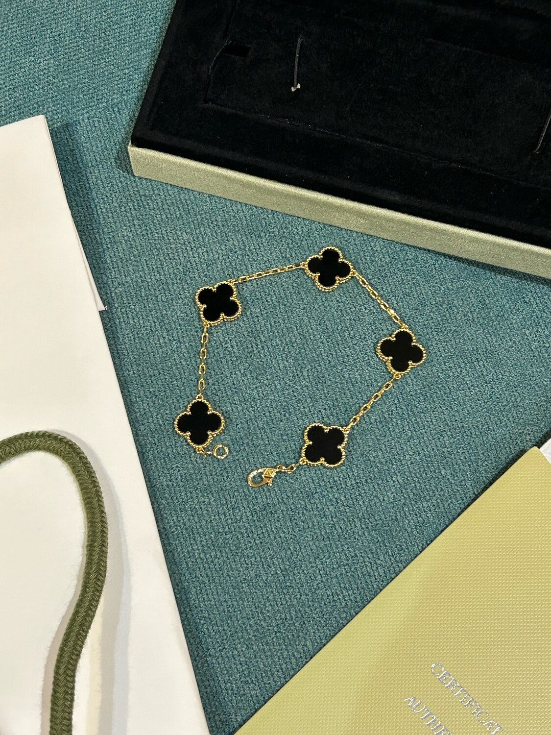 Van Cleef &amp; Arpel (Black &amp; Gold)