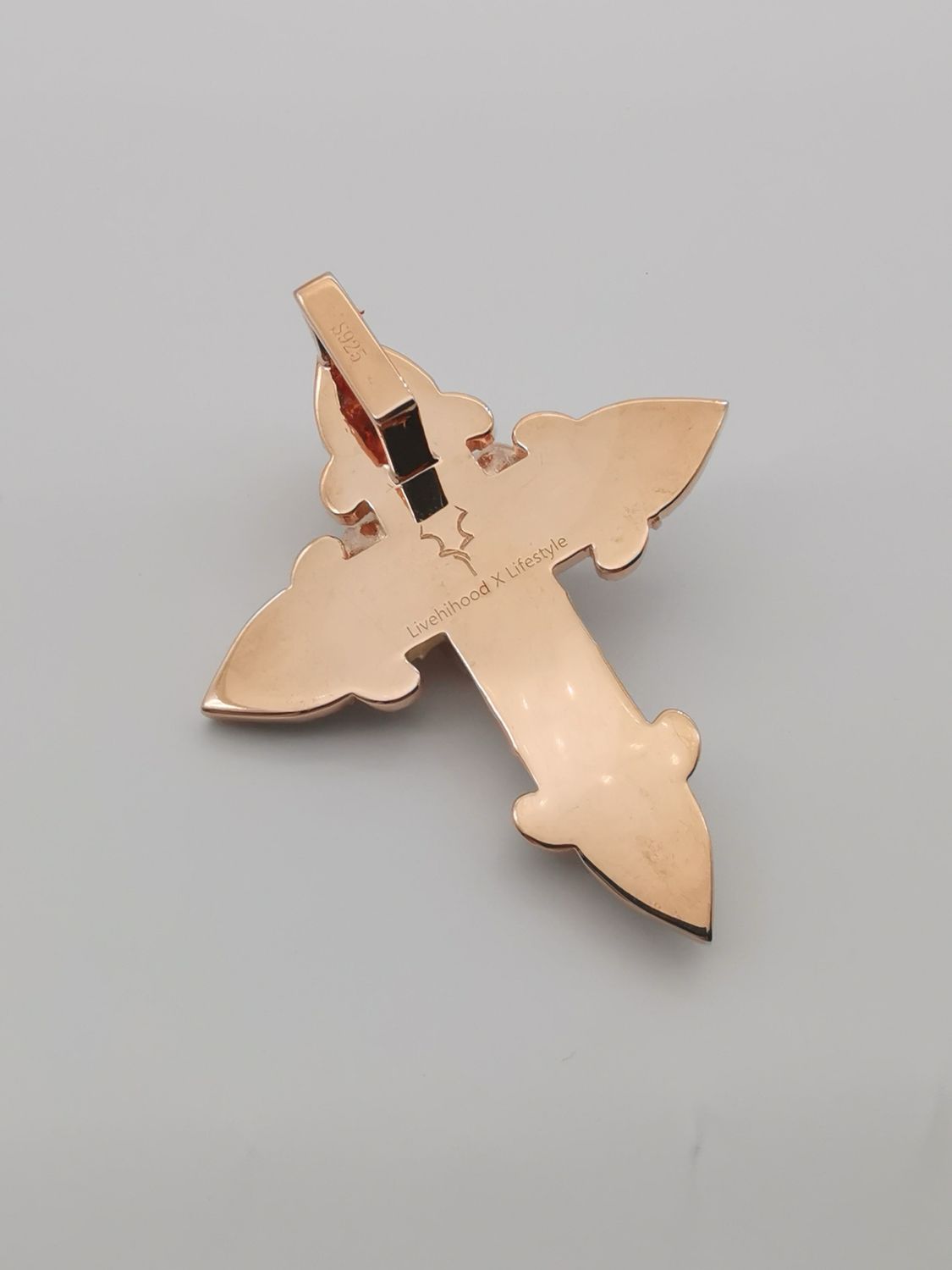 Playlux cross and rose Pendant 