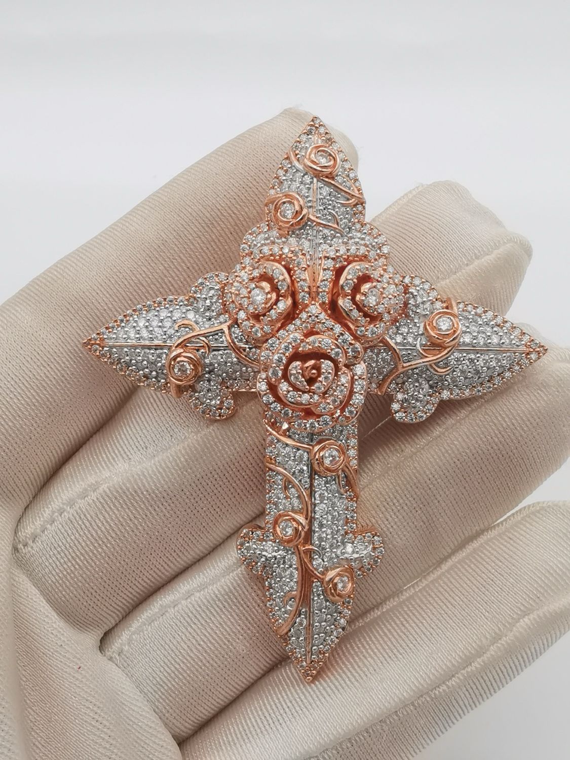 Playlux cross and rose Pendant 