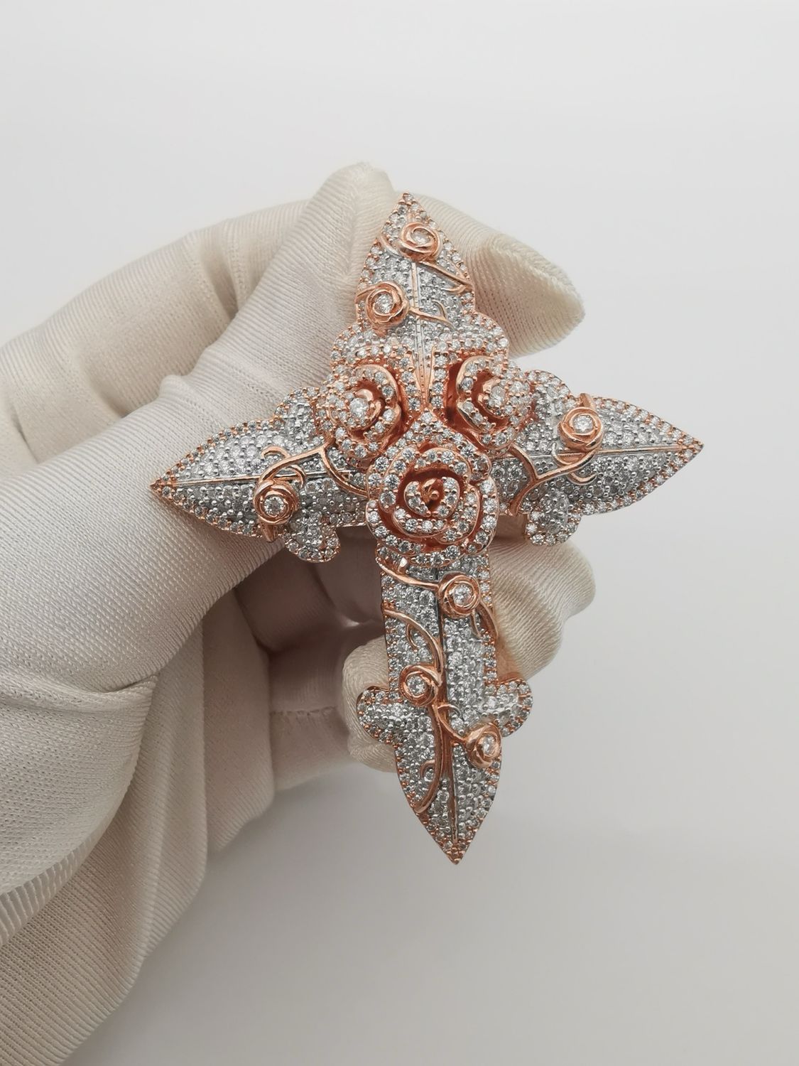 Playlux cross and rose Pendant 
