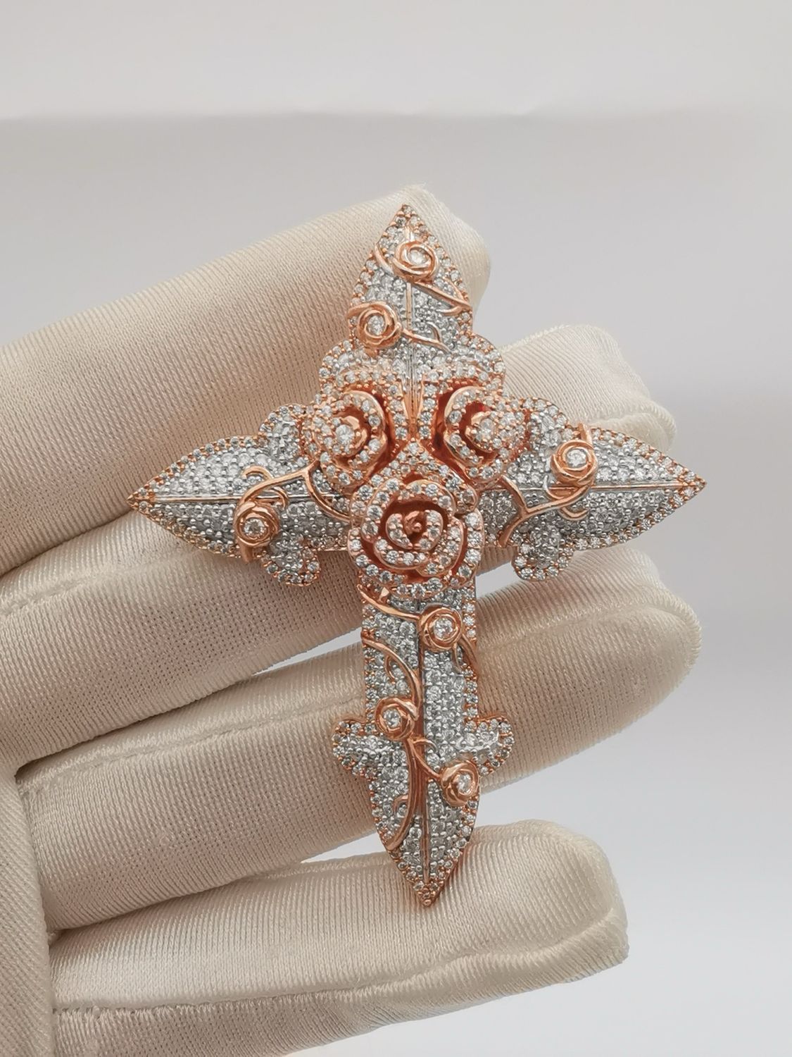 Playlux cross and rose Pendant 