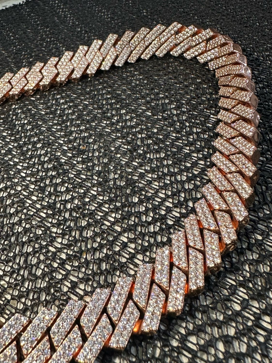 PLAYHARD Pendant and Cuban link