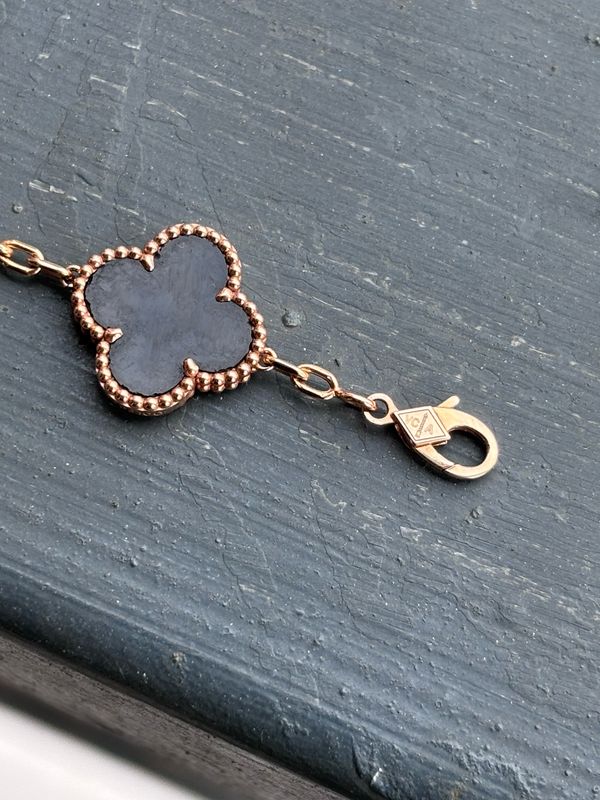 18k Rose gold VCA | Black Alhambra motif 
