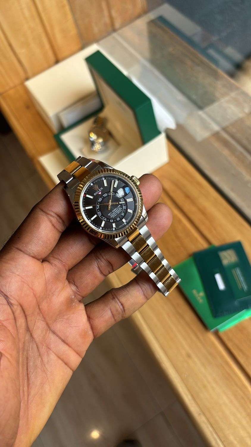 SC Rolex Skydweller two-tone, Oyster bracelet, Black dial