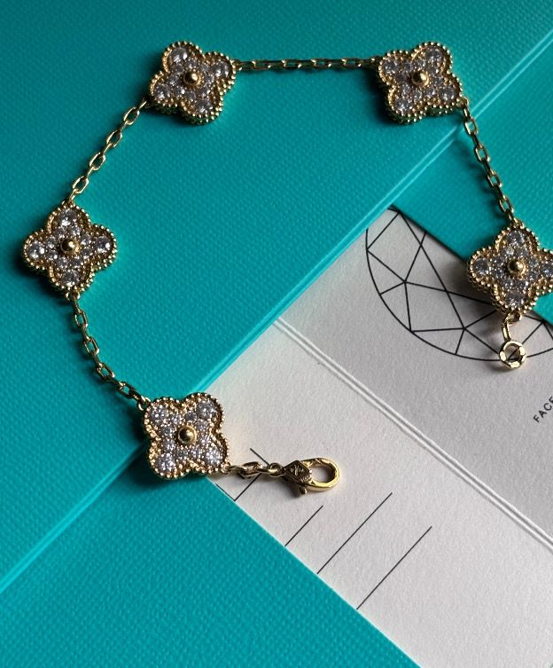 VCA Style bracelet