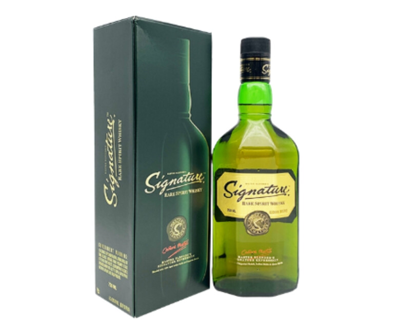Signature Rare Aged Whisky 750mL