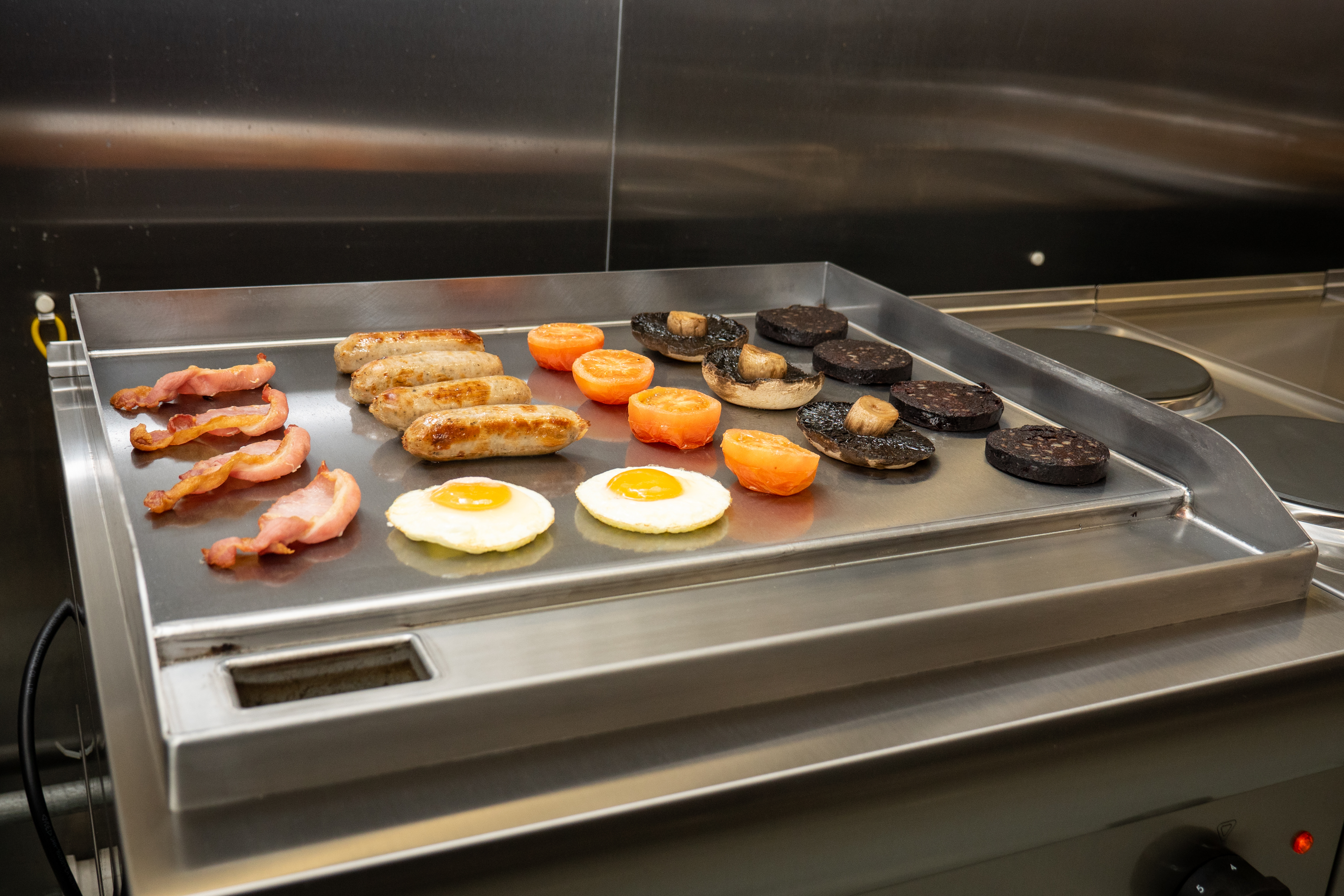 Lincat GS6 - Silverlink Electric Counter-top Griddle – Steel Plate – Single Zone – W 600 mm – 3.0 kW