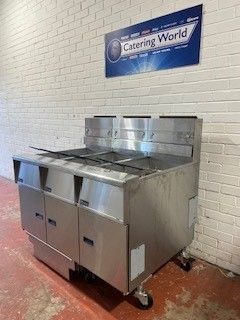 **REFURBISHED** Pitco SG14RS/FD-FFF solstice gas 3 vat fryer with built in oil filtration