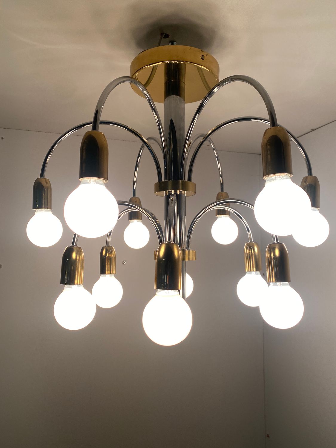 Hollywood Regency-stijl messing en stalen kroonluchter van Star Leuchten