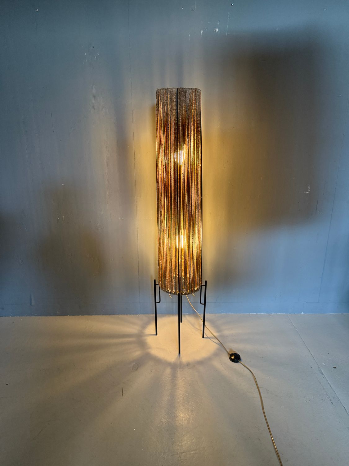 ​Large vintage wire/rope floor lamp – 60s/70s