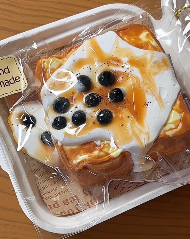 Leaky Cream Pearls Toast Taba Squishy