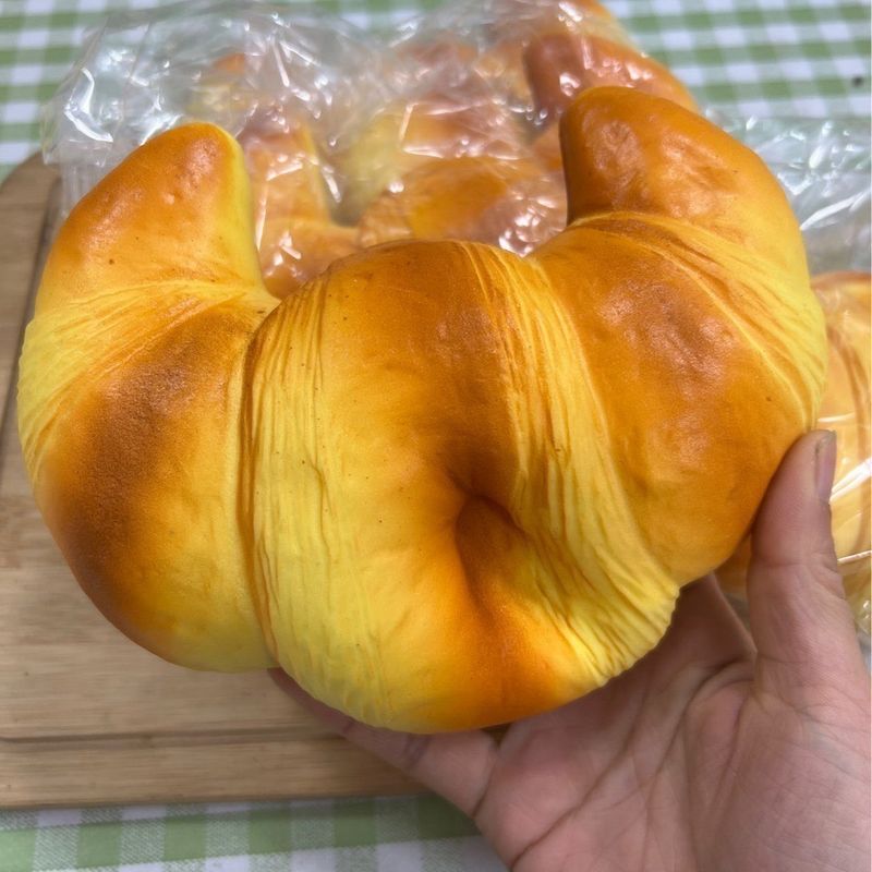 Jumbo Croissant Slow-Rising Foam Squishy Stressrelief Toy Gift Cute