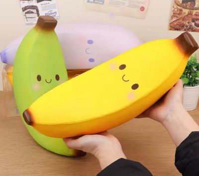 Hachimi Chameleon Jumbo Banana Foam Moist Slow-Rising Squishy Stressrelief Toy