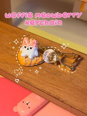Waffle Meowberry Cat Clay Keychain – Kawaii Dessert Cat Charm, Handmade Cat Gift for Friends