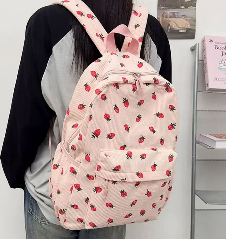 حقيبة الفراولة المدرسية