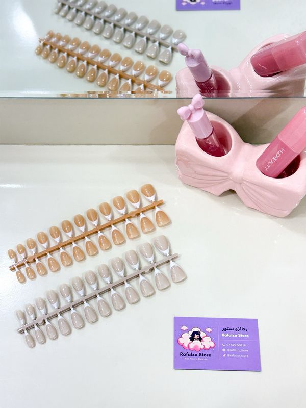 اظافر فرنش وقرمزي