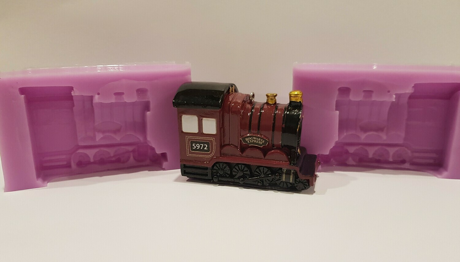 HARRY POTTER INSPIRED HOGWARTS EXPRESS TRAIN 3D SILICONE MOULD