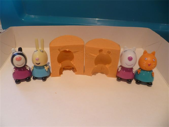 ONE 3D PEPPA PIG FRIEND SILICONE MOULD