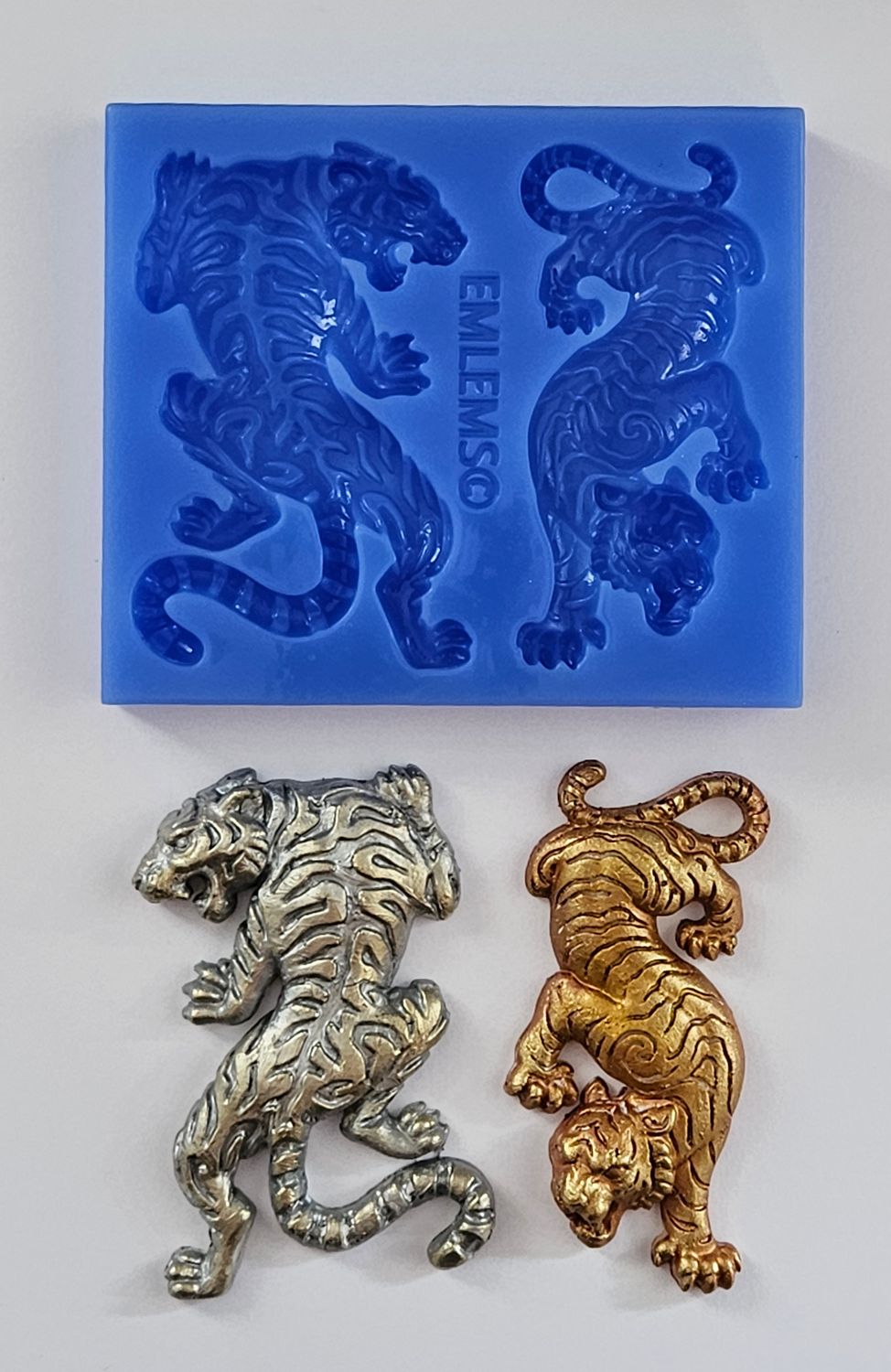 Emlems Jungle Twin Tigers silicone mould food safe, also for resin, clay, wax and more