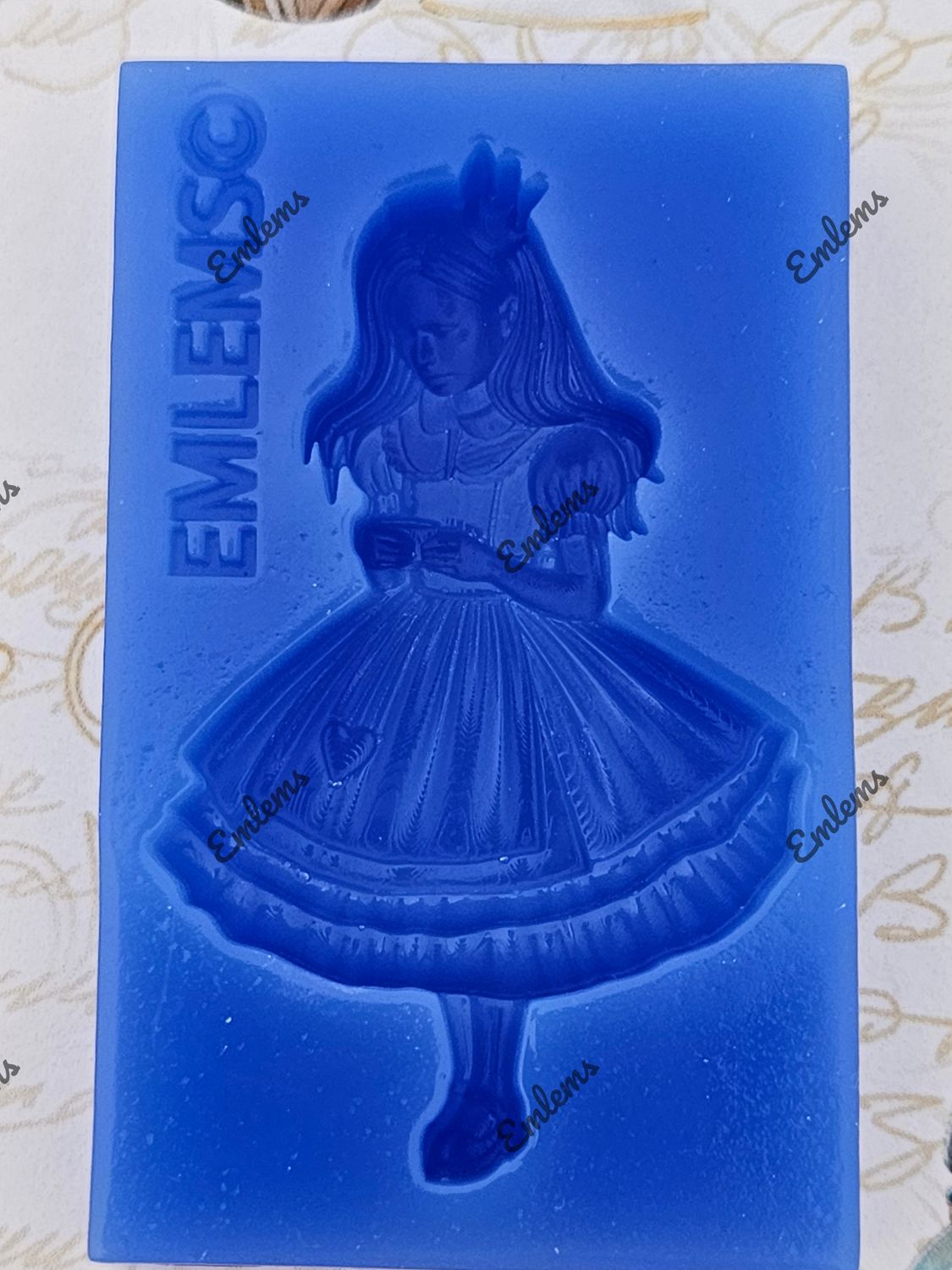 EMLEMS NEW WONDERLAND RANGE SMALL ALICE SILICONE MOULD
