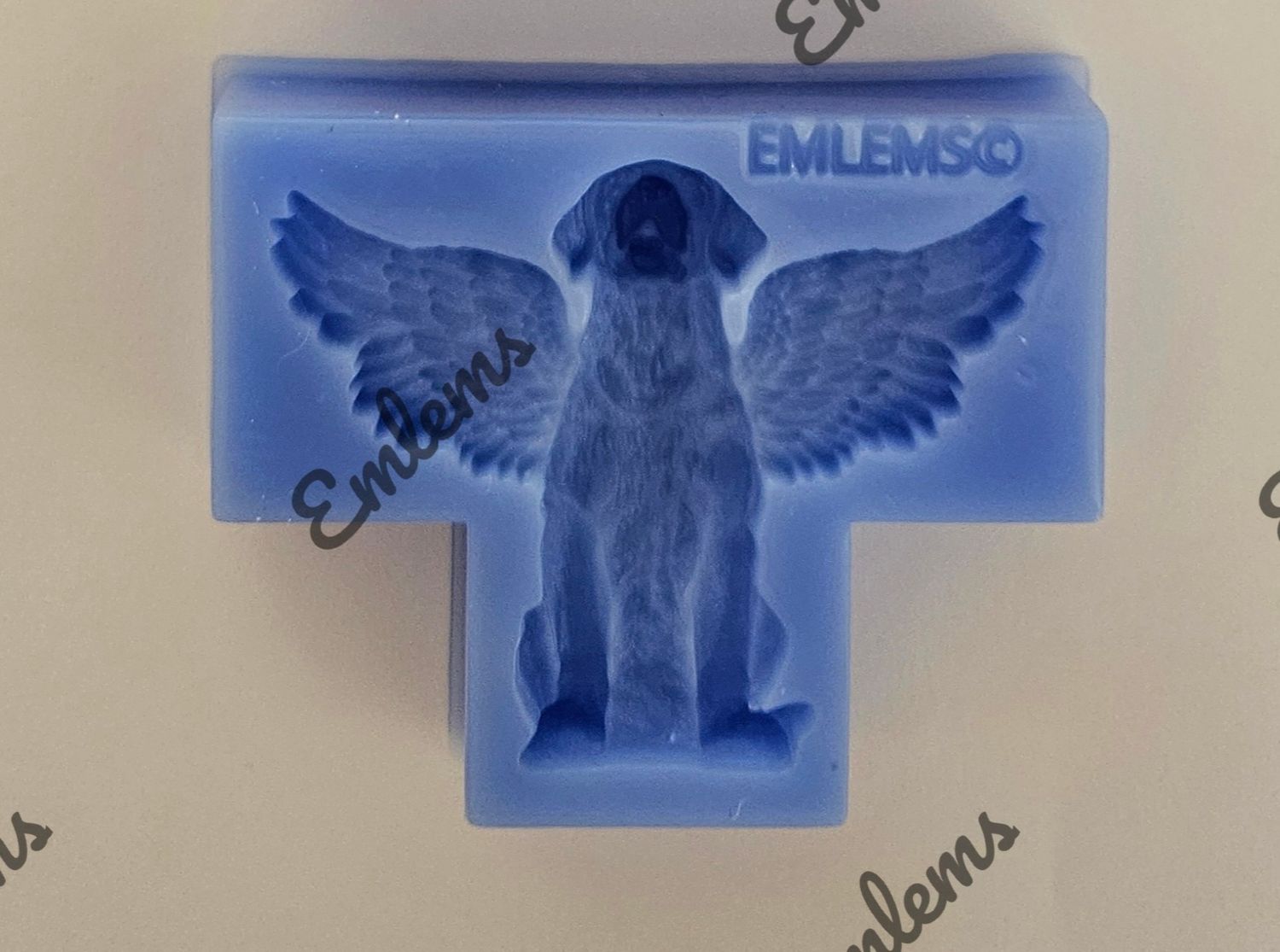 EMLEMS SMALL LABRADOR DOG WITH WINGS SILICONE MOULD