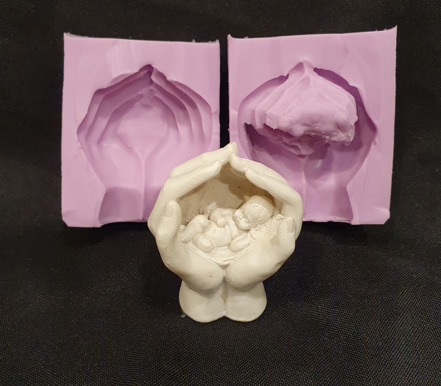 3D BABY IN HANDS SILICONE MOULD