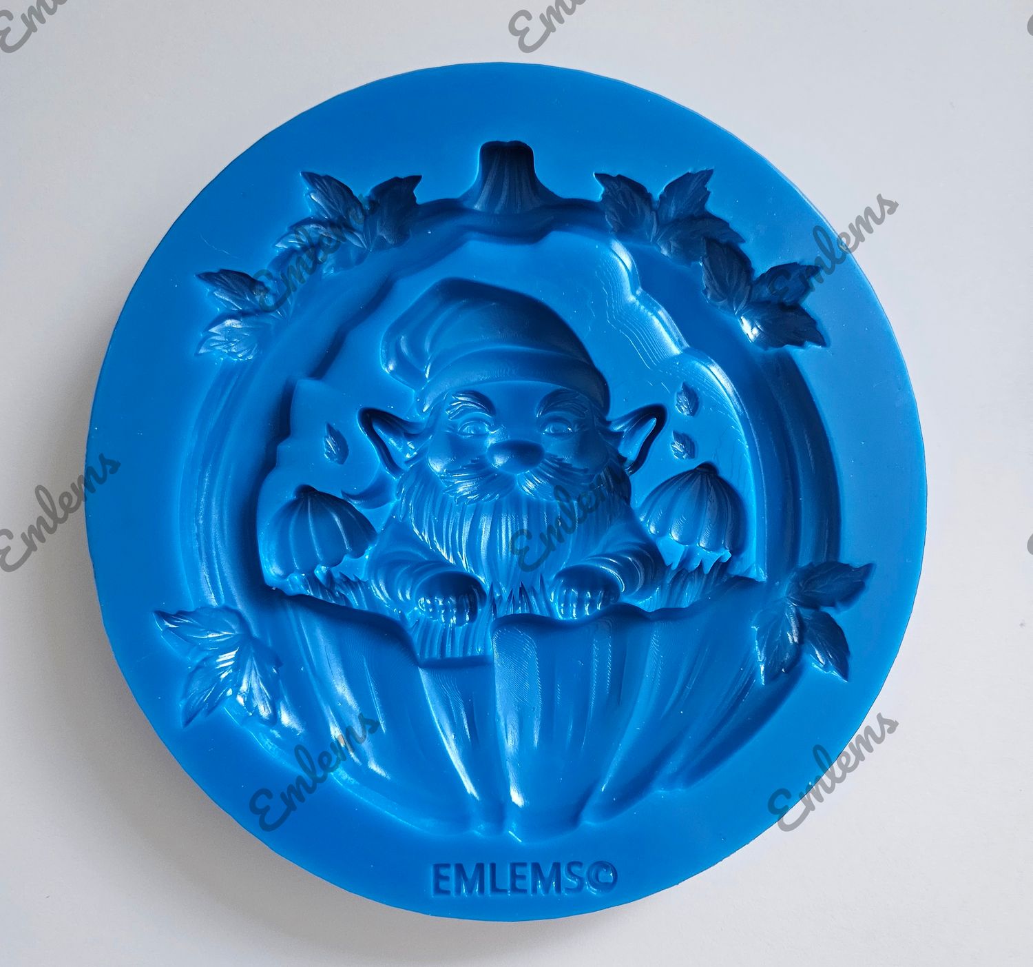 EMLEMS BRAND NEW &amp; EXCLUSIVE PUMPKIN GNOME SILICONE MOULD