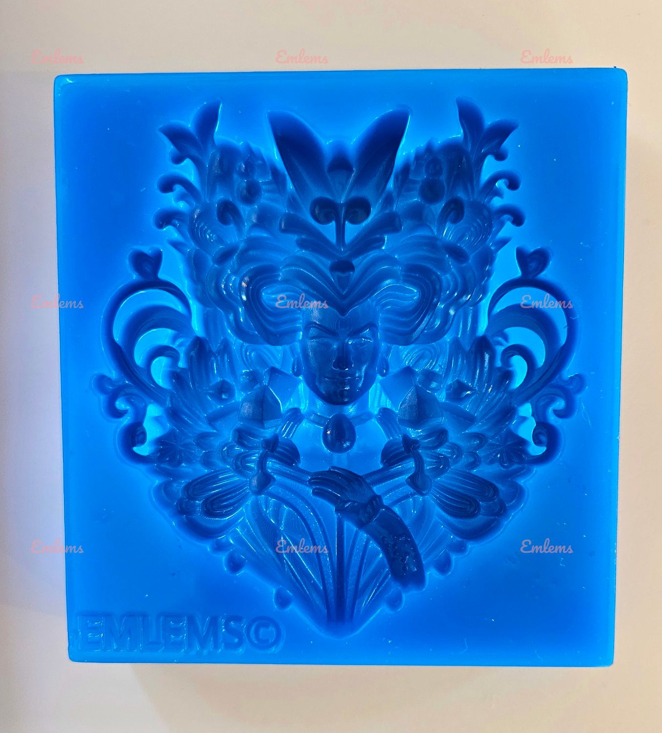 EMLEMS NEW WONDERLAND COLLECTION SMALL QUEEN OF HEARTS SILICONE MOULD