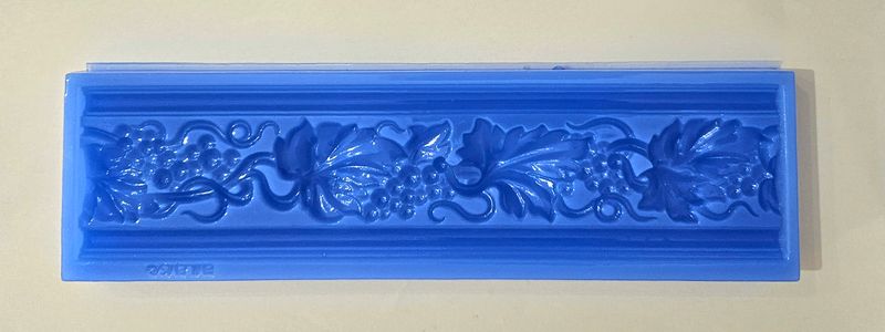 EMLEMS SHABBY CHIC GRAPES BORDER SILICONE MOULD