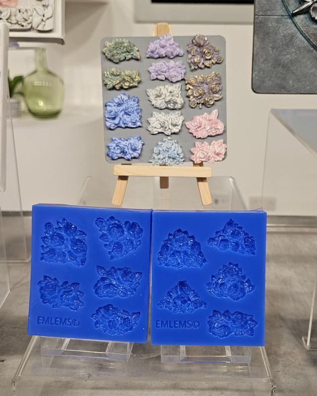 EMLEMS SHABBY CHIC ROSES CORNWRS AND DECOR SILICONE MOULDS SET OF TWO