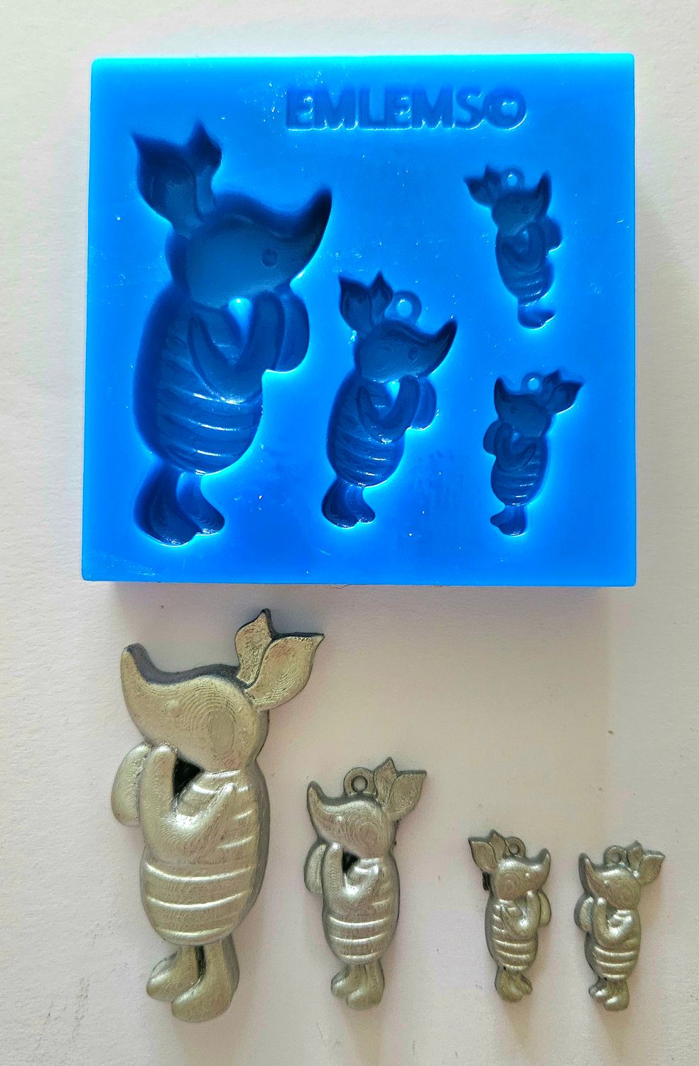 EMLEMS BRAND NEW &amp; EXCLUSIVE WINNIE PIGLET JEWELLERY AND EMBELLISHMENT SET SILICONE MOULD