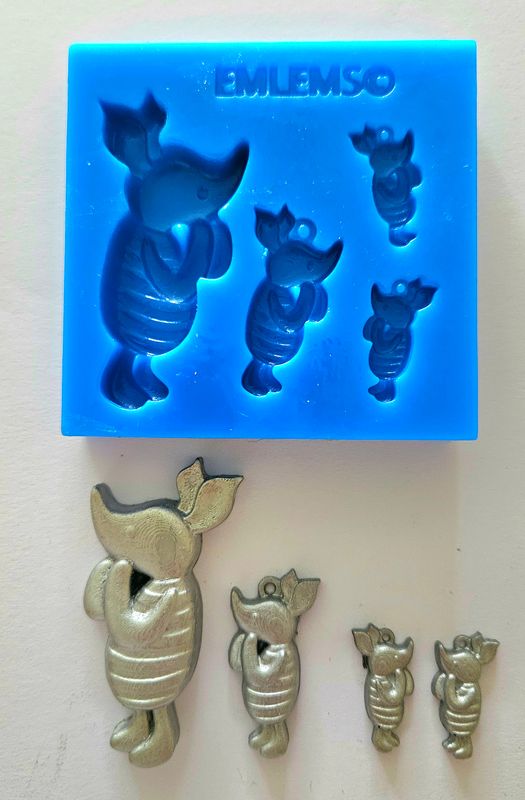 EMLEMS BRAND NEW &amp; EXCLUSIVE WINNIE PIGLET JEWELLERY AND EMBELLISHMENT SET SILICONE MOULD