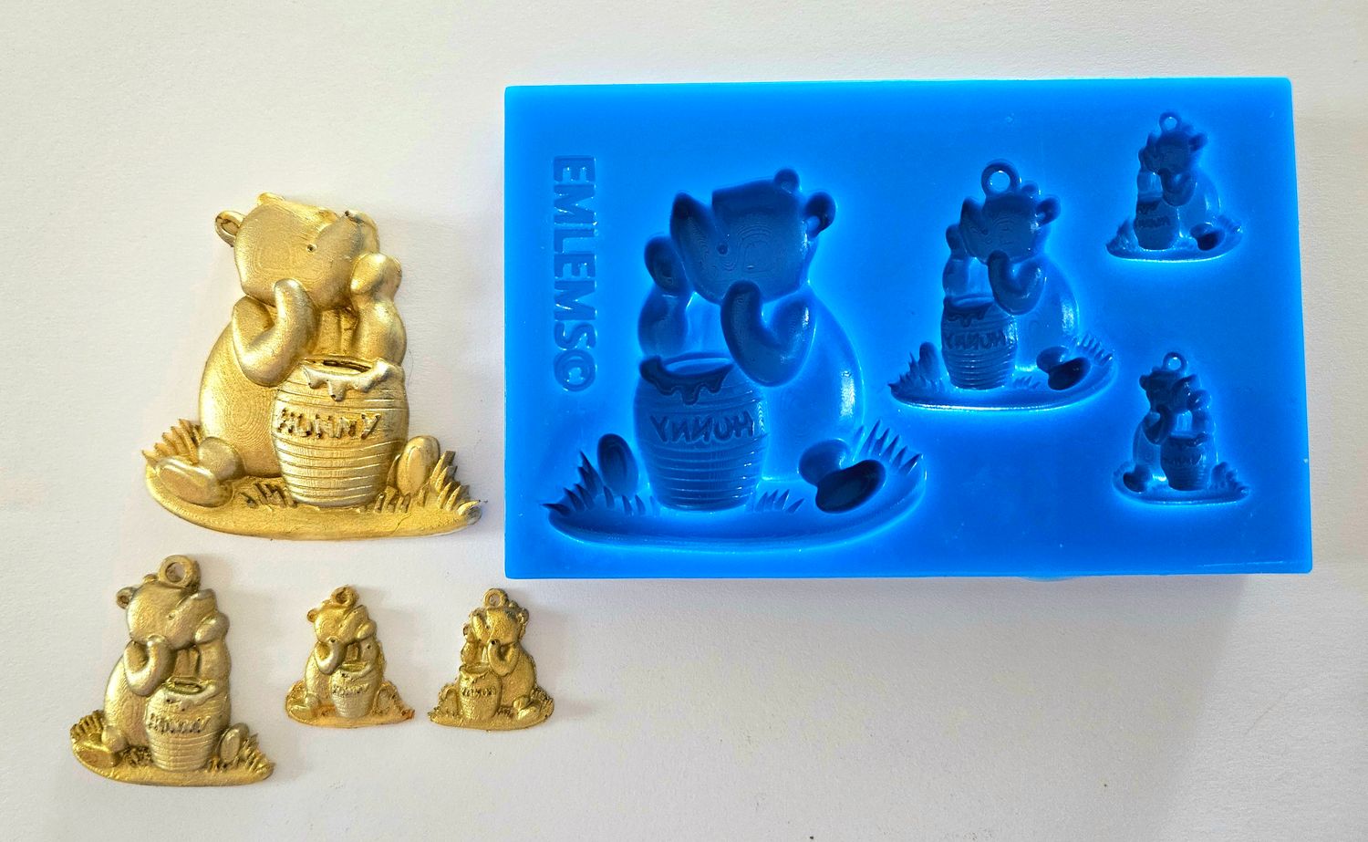 EMLEMS BRAND NEW &amp; EXCLUSIVE VINTAGE WINNIE THE POOH JEWELLERY AND EMBELLISHMENT SET SILICONE MOULD