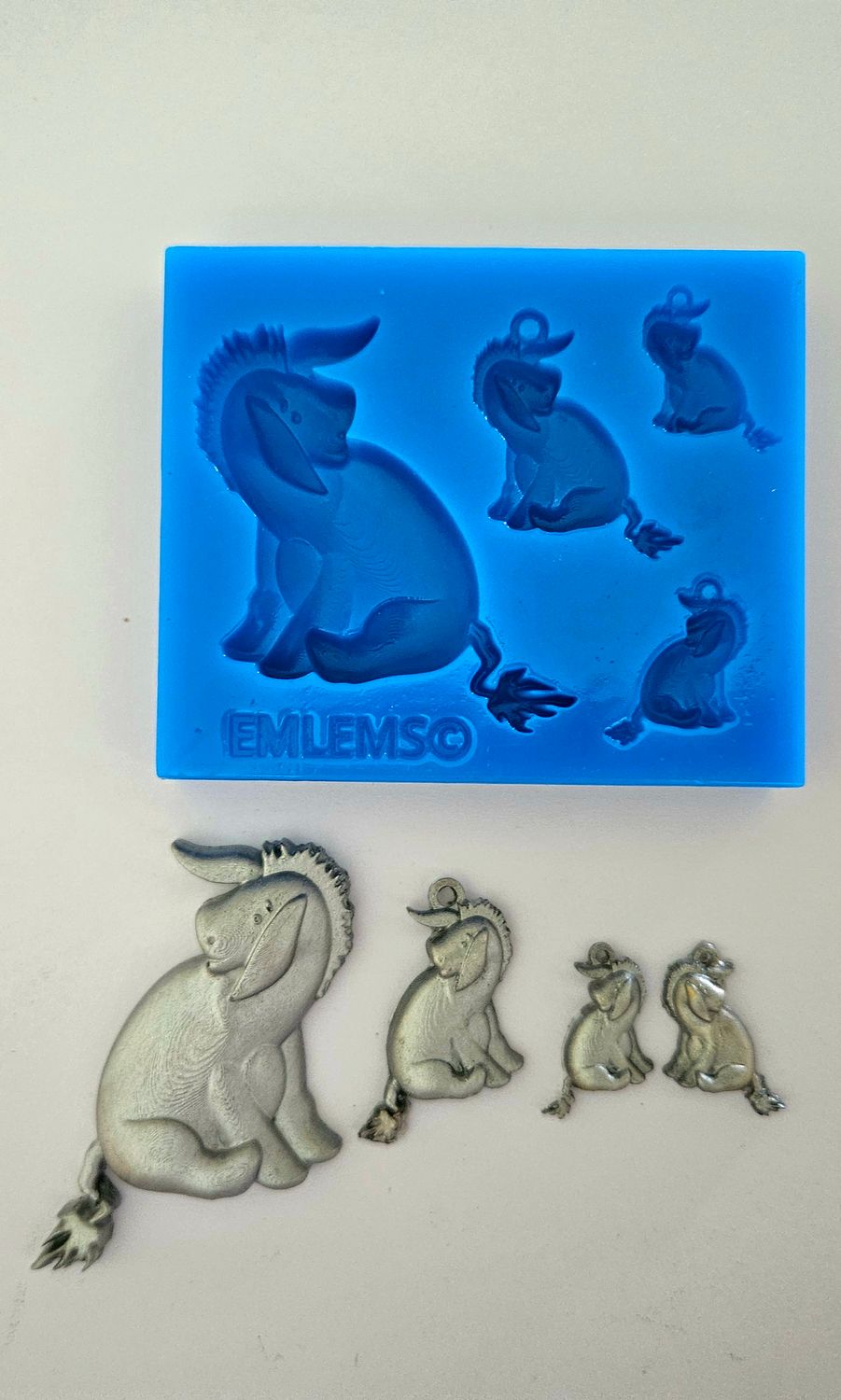 EMLEMS BRAND NEW &amp; EXCLUSIVE VINTAGE WINNIE EEYORE JEWELLERY AND EMBELLISHMENT SET SILICONE MOULD