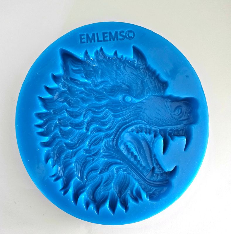 EMLEMS BRAND NEW &amp; EXCLUSIVE FIERCE WOLF SILICONE MOULD