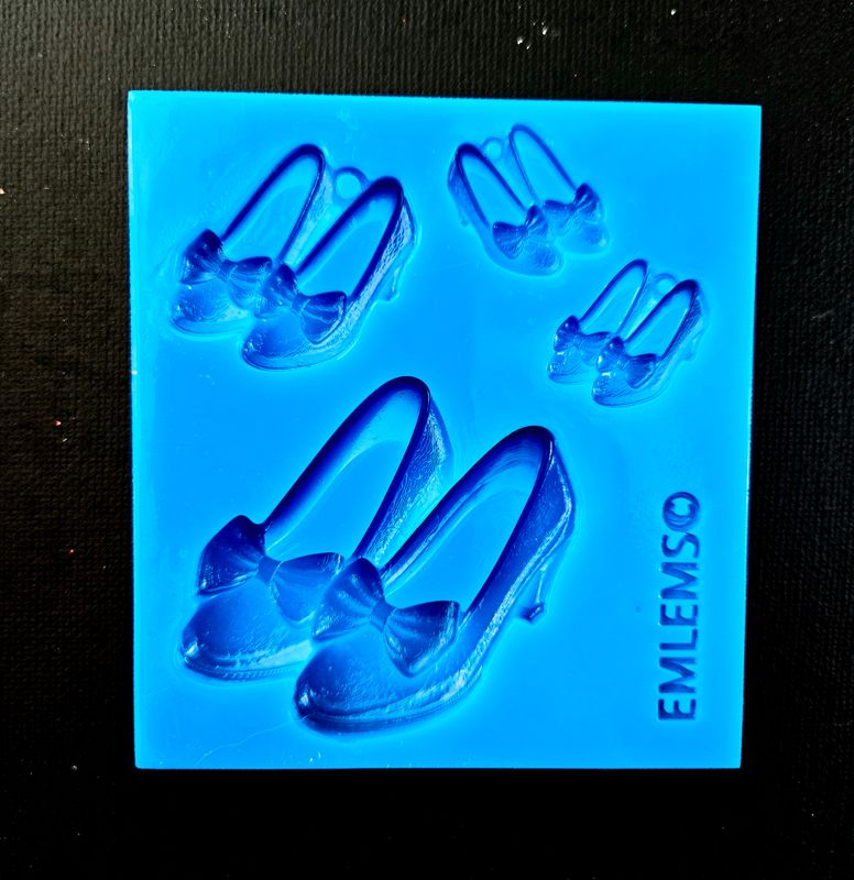 EMLEMS BRAND NEW RUBY SLIPPERS JEWELLERY SET SILICONE MOULD FROM OUR WIZARD OF OZ COLLECTION