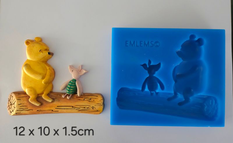 EMLEMS BRAND NEW &amp; EXCLUSIVE LARGE VINTAGE WINNIE &amp; PIGLET SAT ON A LOG SILICONE MOULD