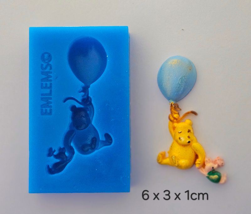 EMLEMS BRAND NEW &amp; EXCLUSIVE SMALL VINTAGE WINNIE &amp; PIGLET WITH BALLOON SILICONE MOULD