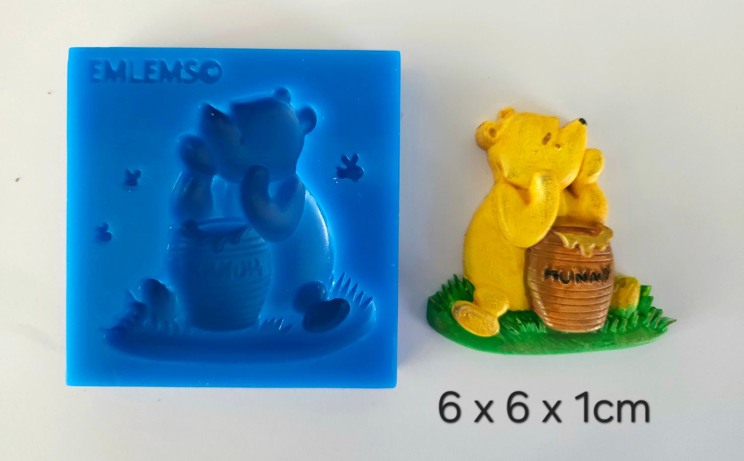 EMLEMS BRAND NEW &amp; EXCLUSIVE SMALL VINTAGE WINNIE THE POOH SILICONE MOULD